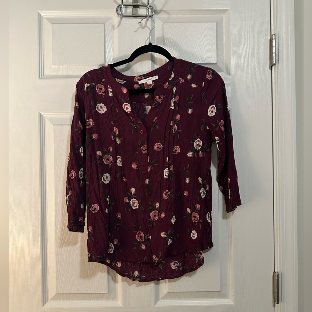 EUC 🦋 Fun 2 Fun 3/4 length sleeve top